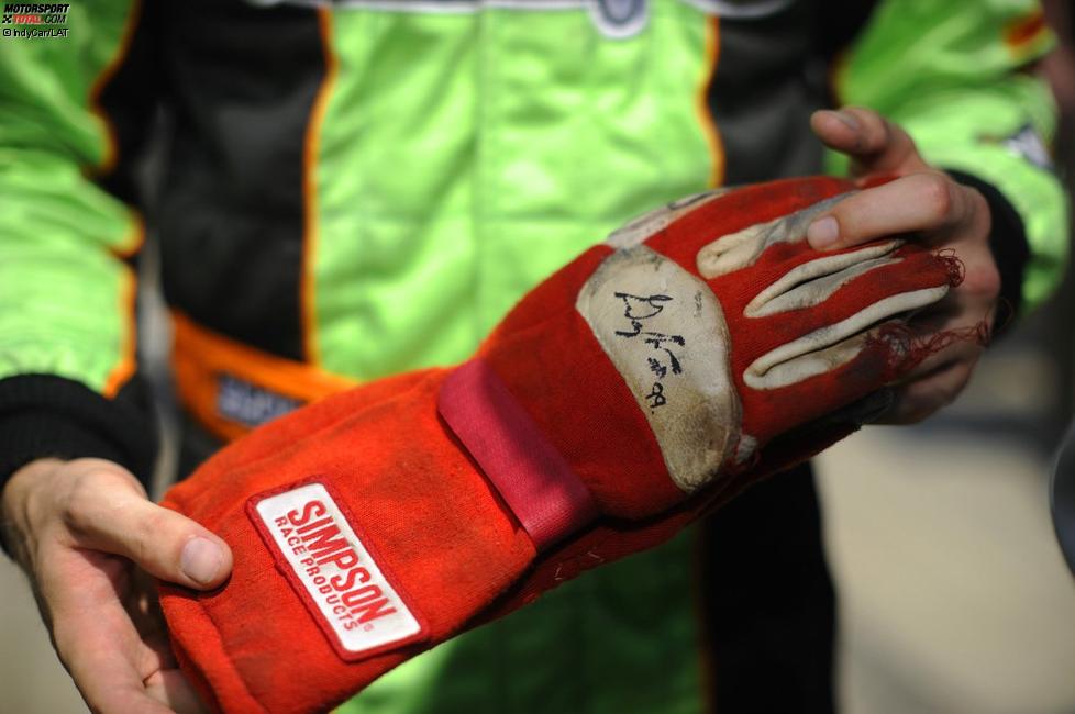 James Hinchcliffe (Andretti) und die Handschuhe von Greg Moore