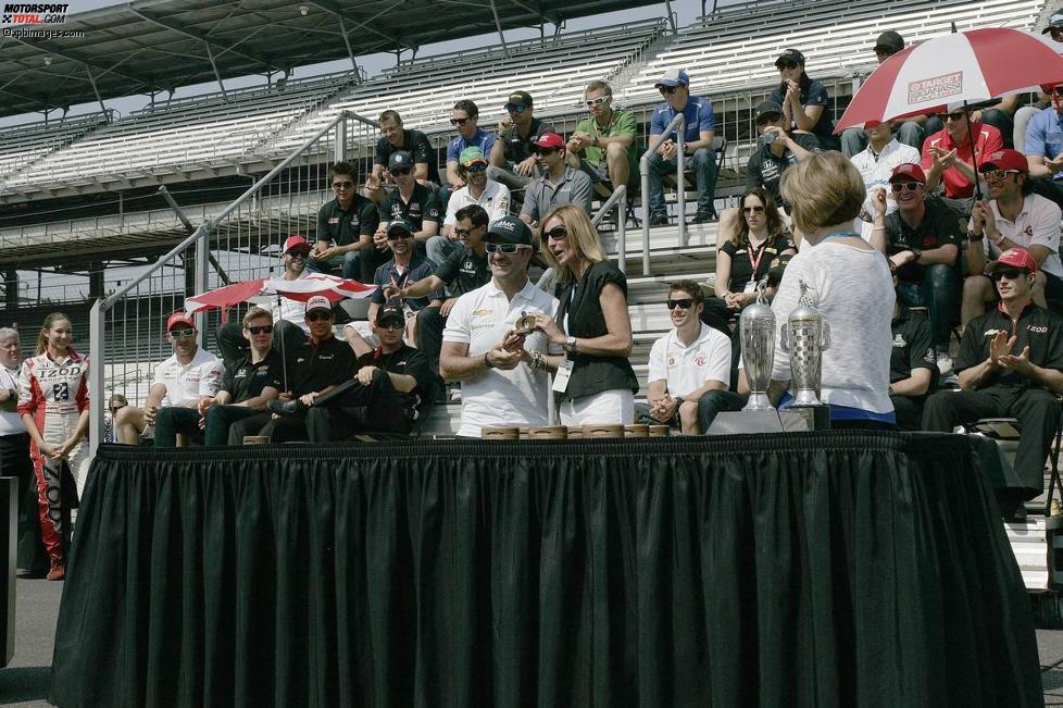 Rubens Barrichello erhält seinen Indy-500-Ring