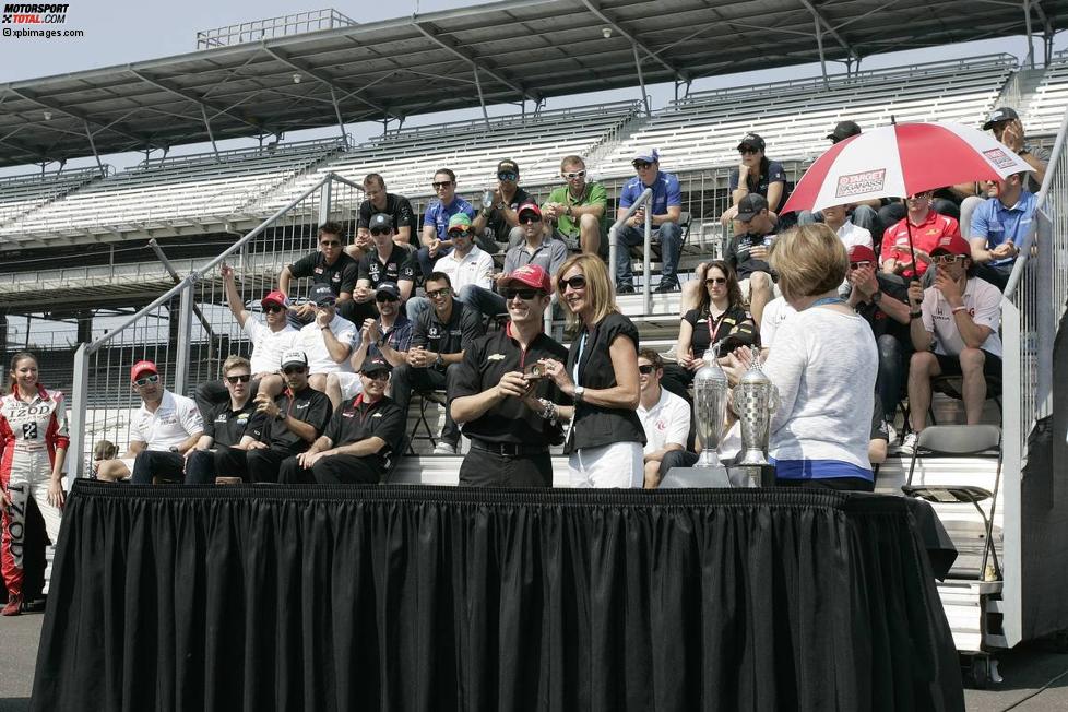 Ryan Briscoe erhält seinen Indy-500-Ring