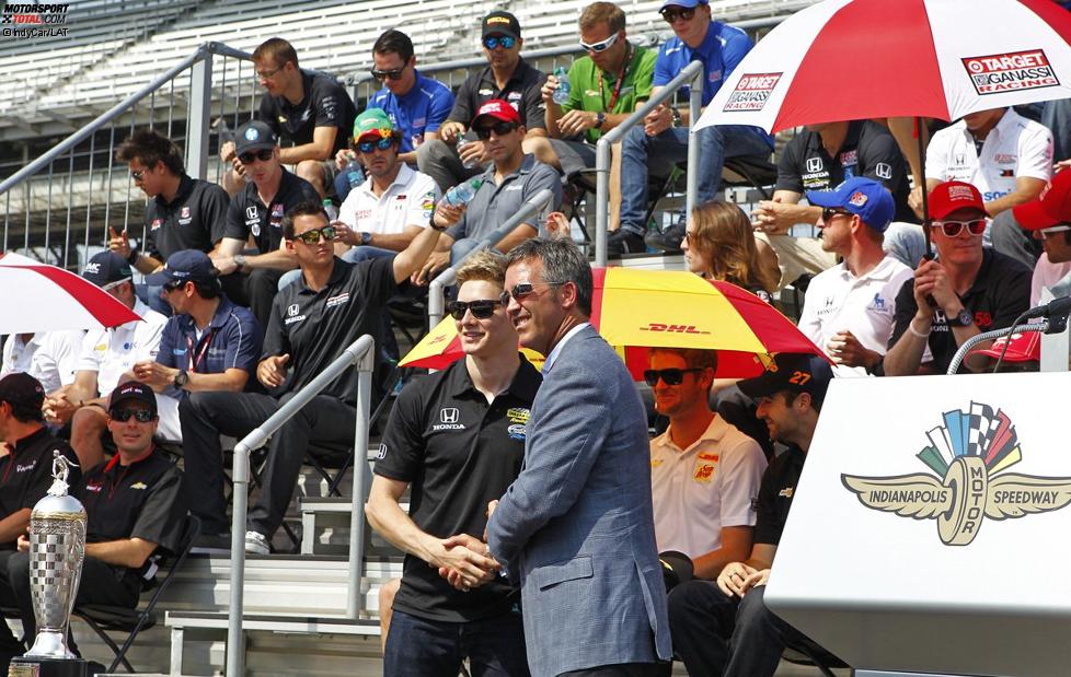 Josef Newgarden (Fisher) und IndyCar-Chef Randy Bernard
