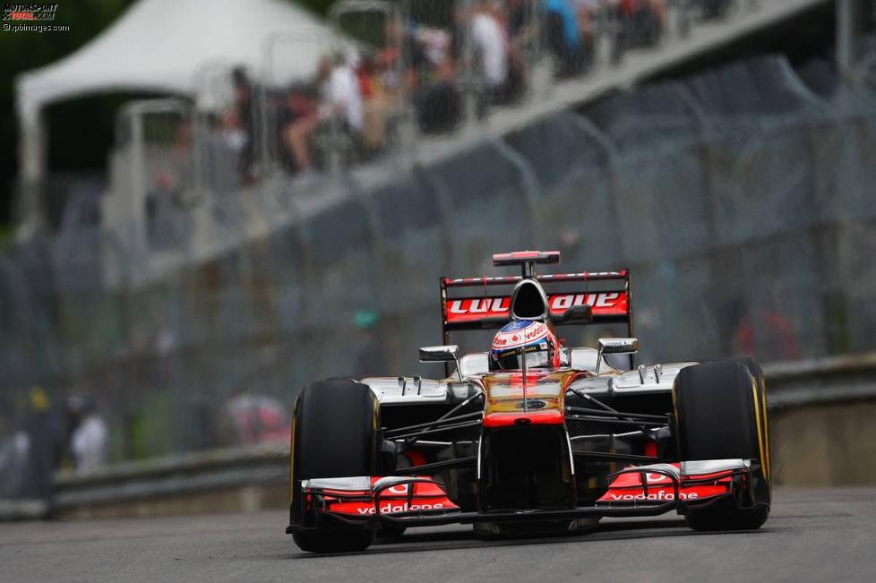 Probleme am Freitag für Jenson Button (McLaren), der wegen eines Öllecks an der Kupplung kaum zum Fahren kam.