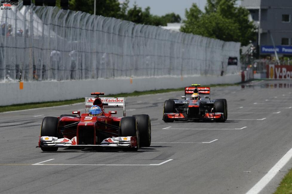 Fernando Alonso (Ferrari) vor Lewis Hamilton (McLaren) 