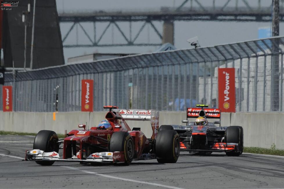 Fernando Alonso (Ferrari) vor Lewis Hamilton (McLaren) 