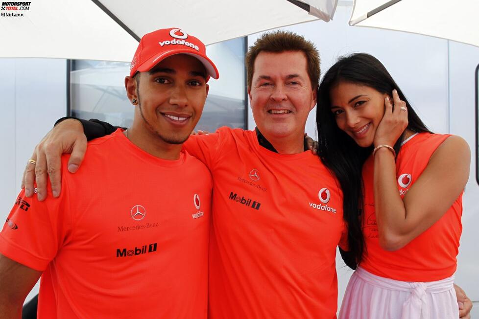 Lewis Hamilton (McLaren) mit Manager Simon Fuller und Nicole Scherzinger