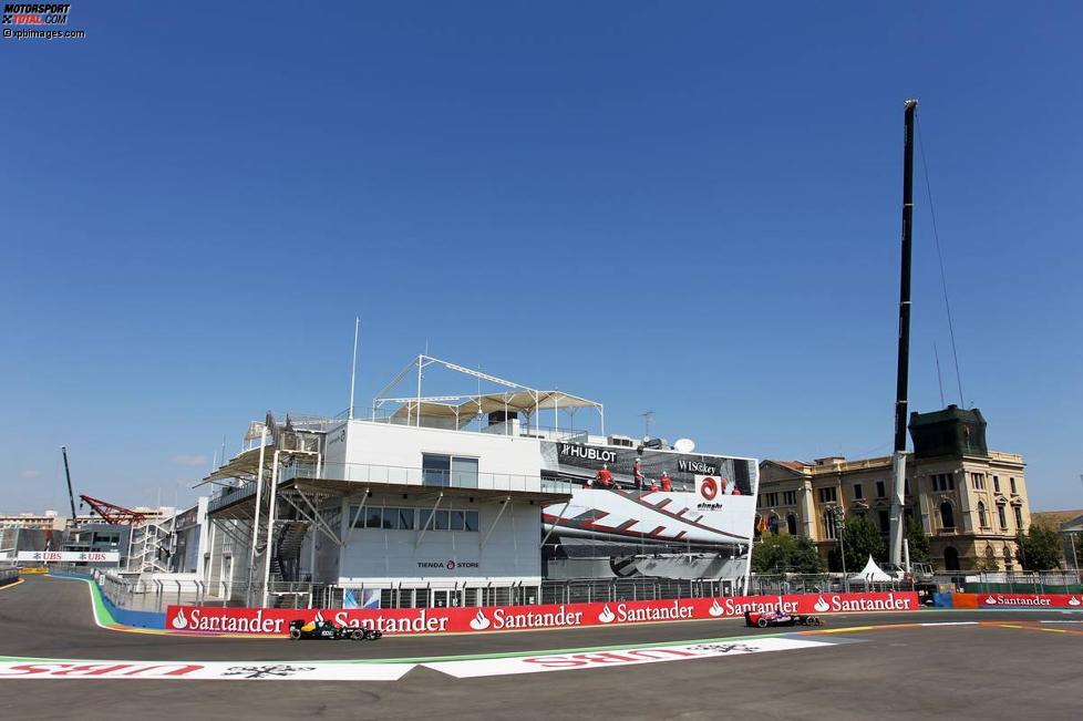 Daniel Ricciardo (Toro Rosso) und Heikki Kovalainen (Caterham) auf der Strecke am Samstagmorgen in Valencia.