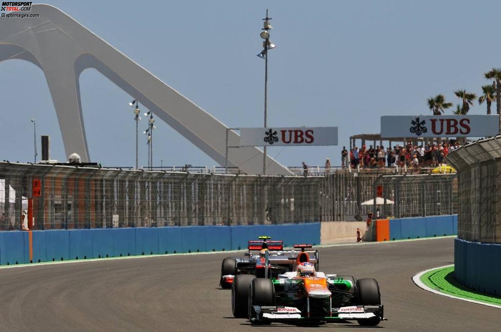 Paul di Resta (Force India) und Lewis Hamilton (McLaren) 