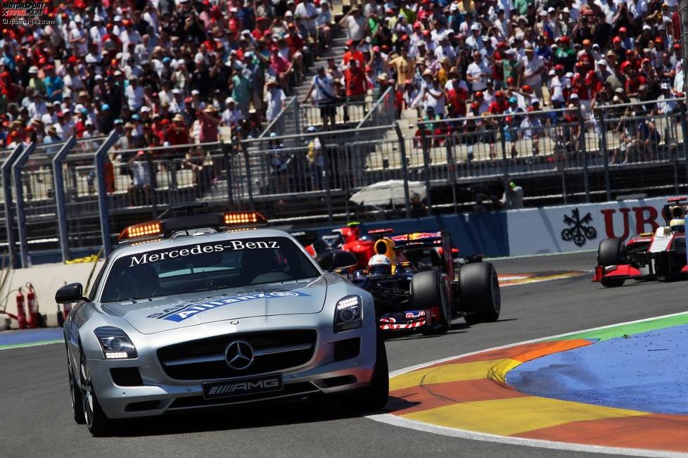 Sebastian Vettel (Red Bull) hinter dem Safety-Car