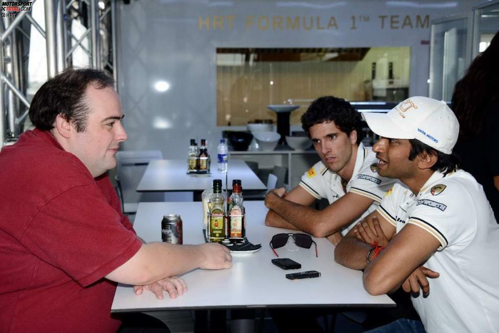 Autosport-Redakteur Edd Straw interviewt Narain Karthikeyan (HRT) 