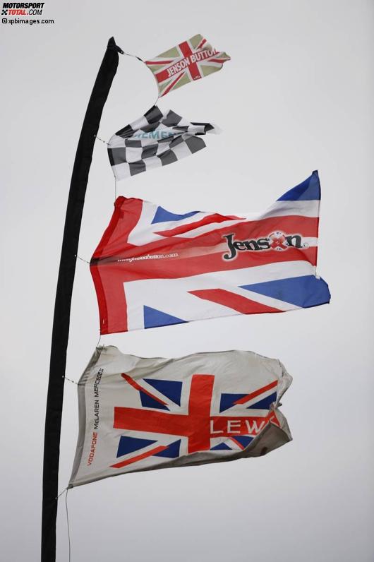Flaggen für Jenson Button (McLaren) und Lewis Hamilton (McLaren) 