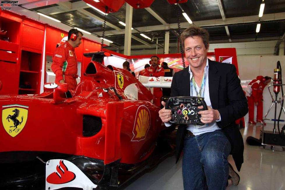 Hollywood-Schauspieler Hugh Grant in der Ferrari-Box