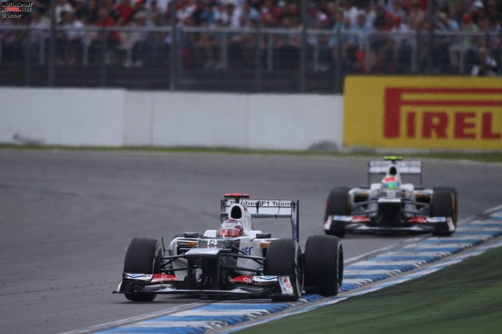 Kamui Kobayashi vor Sergio Perez (Sauber) 