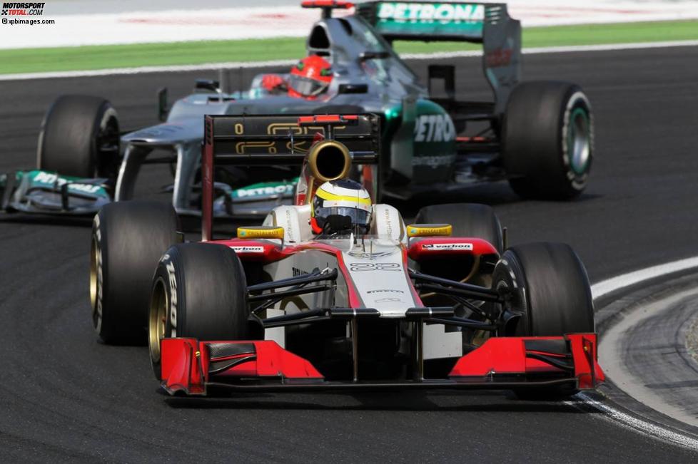 Pedro de la Rosa (HRT) und Michael Schumacher (Mercedes) 