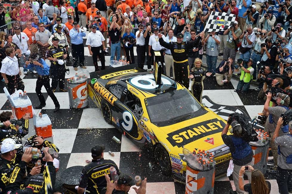 Marcos Ambrose (Petty) in der Victory Lane