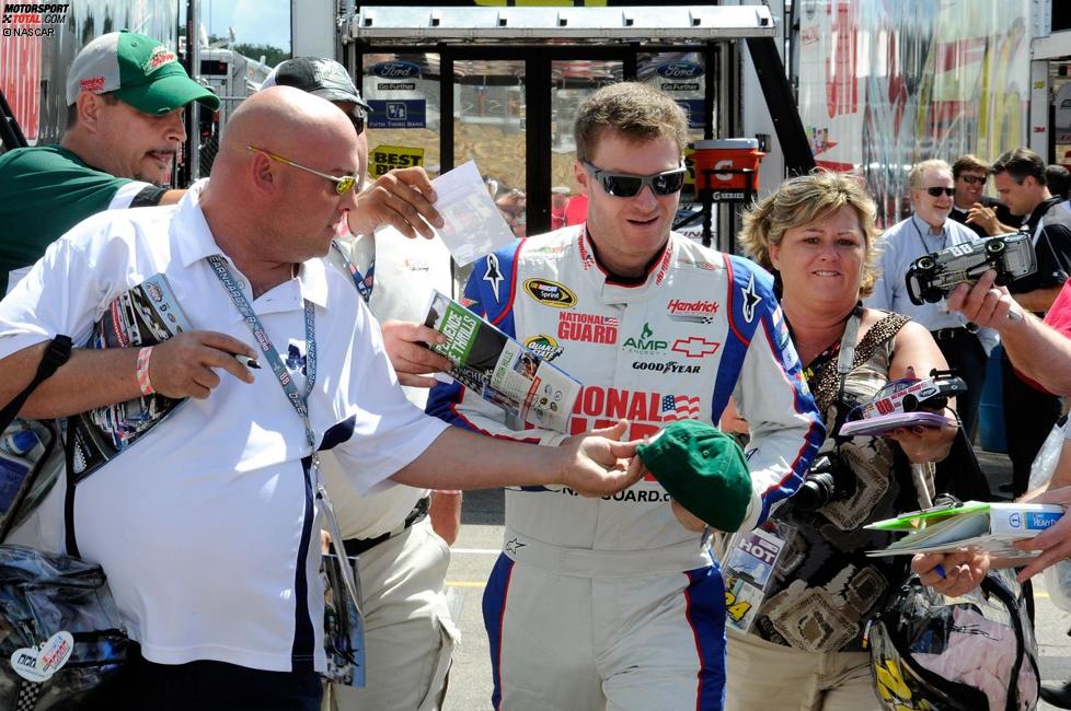 Dale Earnhardt Jun. gewann das Juni-Rennen von Michigan
