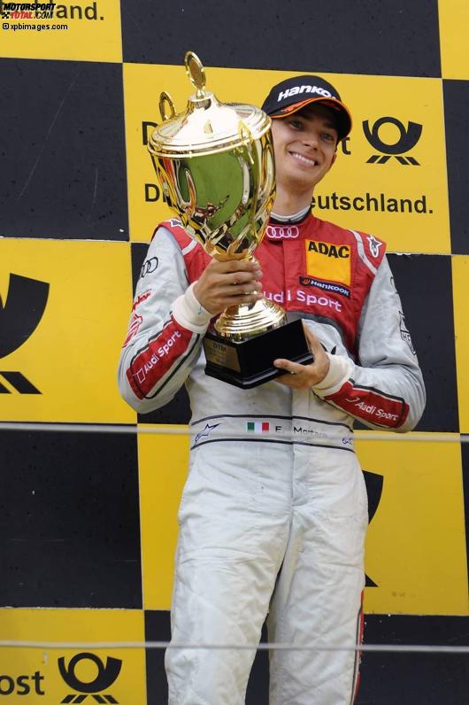 Stolzer Augenblick: Edoardo Mortara (Rosberg-Audi) mit dem Pokal für den Sieg beim Zandvoort-Rennen der DTM. Es ist bereits der zweite Saisonerfolg für den italienischen Audi-Piloten.