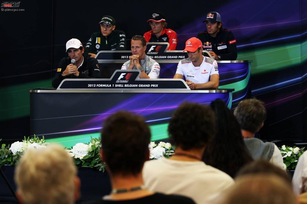Donnerstags-FIA-Pressekonferenz mit Pedro de la Rosa (HRT), Witali Petrow (Caterham), Michael Schumacher (Mercedes), Charles Pic (Marussia), Jenson Button (McLaren) und Jean-Eric Vergne (Toro Rosso)