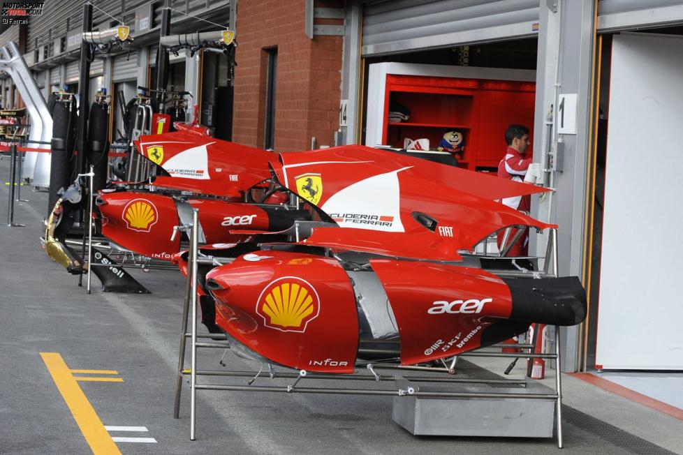 Ferrari-Teile vor der Box