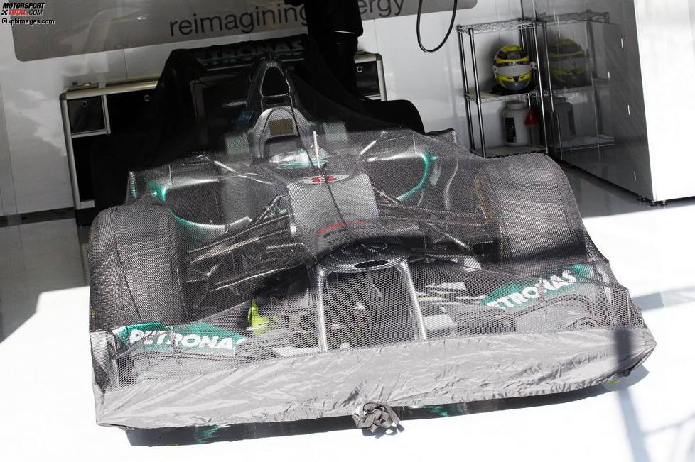 Mercedes-Auto in der Garage