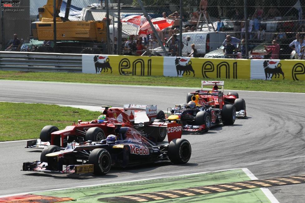 Daniel Ricciardo (Toro Rosso), Felipe Massa (Ferrari), Sebastian Vettel (Red Bull) und Fernando Alonso (Ferrari) 