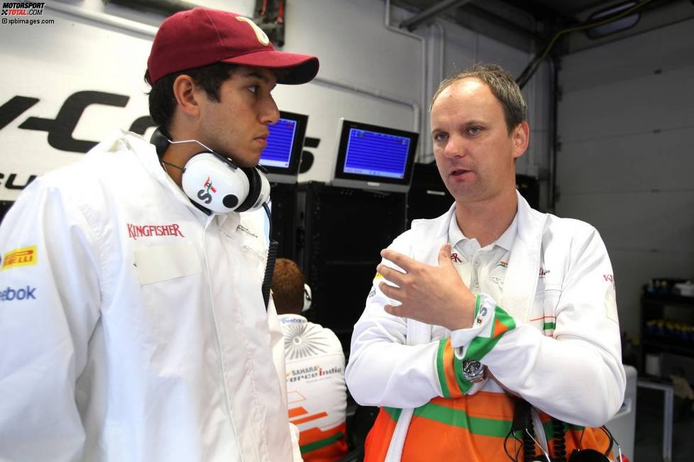 Rodolfo Gonzalez (Force India) im Gespräch mit einem Ingenieur