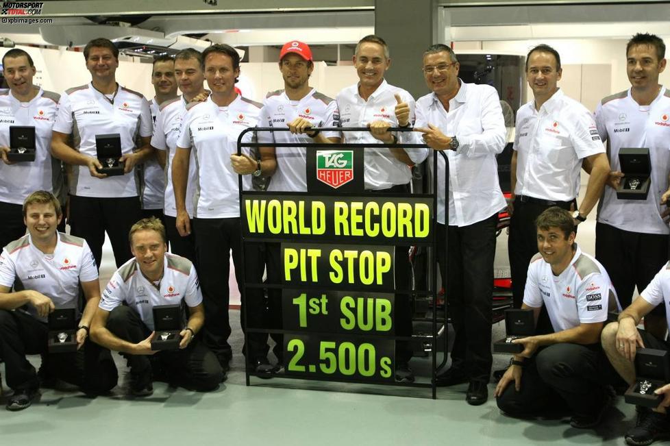 Jenson Button (McLaren), Martin Whitmarsh (Teamchef, McLaren) und Sam Michael 