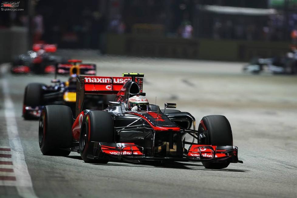 Anfangs hatte Lewis Hamilton (McLaren) das Rennen locker im Griff und kontrollierte Sebastian Vettel (Red Bull) 