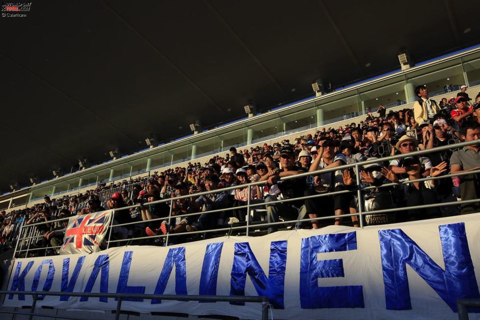Das gibt's nur in Japan: Die Fans von Heikki Kovalainen (Caterham) harrten bis in den Abend hinein aus