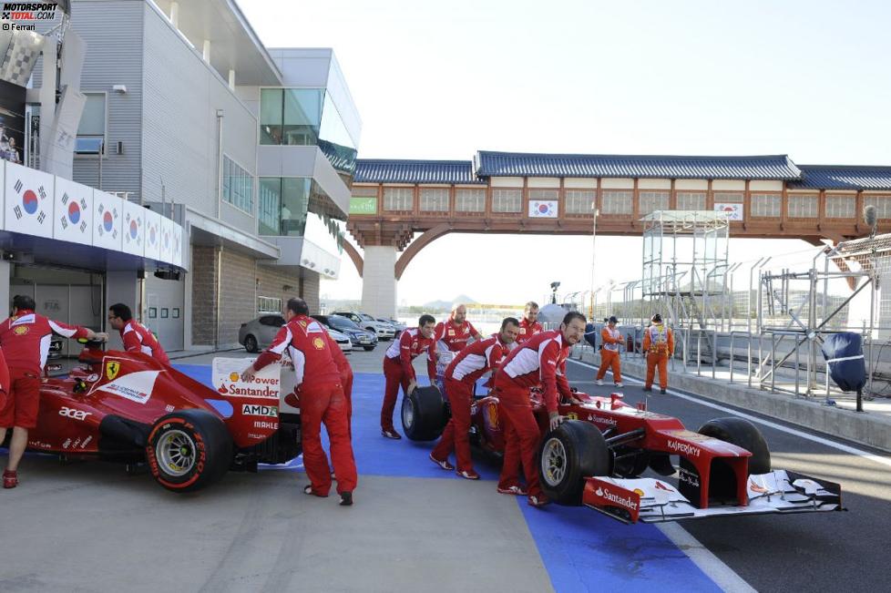 Ferrari-Crew in der Boxengasse