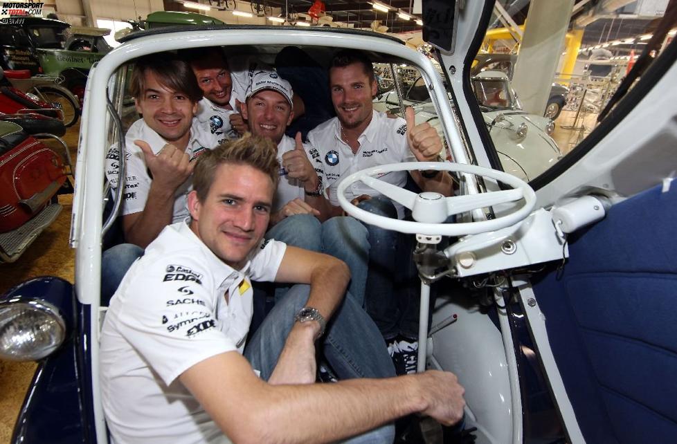 Dirk Werner, Augusto Farfus, Andy Priaulx, Joey Hand und Martin Tomczyk in der BMW Isetta 300