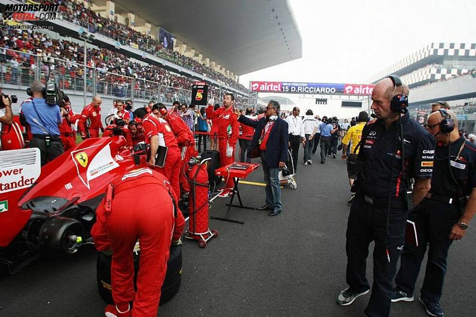Adrian Newey (Technischer Direktor, Red Bull) und Fernando Alonso (Ferrari) 