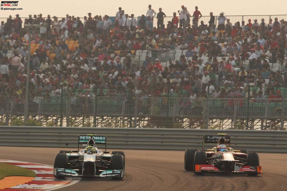 Nico Rosberg (Mercedes) und Narain Karthikeyan (HRT) 