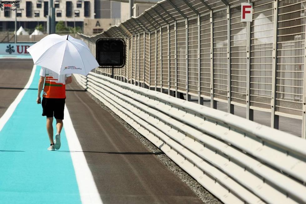 Nico Hülkenberg (Force India) mit Sonnenschutz