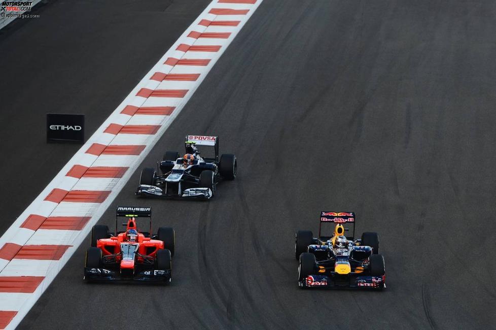 Sebastian Vettel (Red Bull) und Charles Pic (Marussia) 