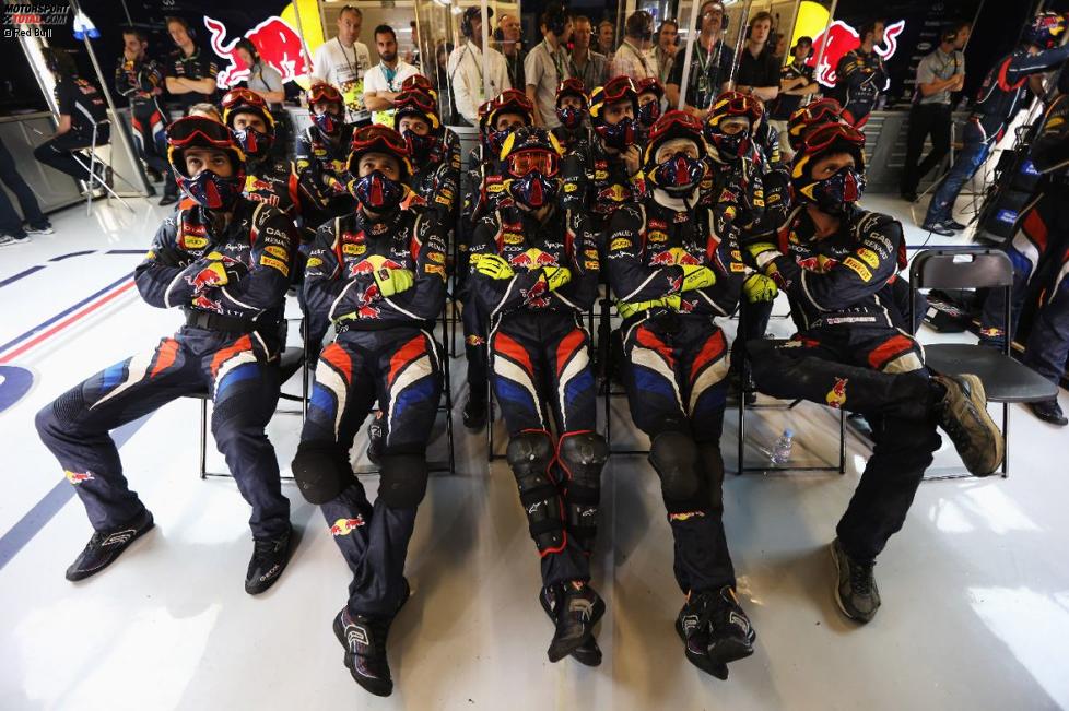 Red-Bull-Team schaut das Rennen