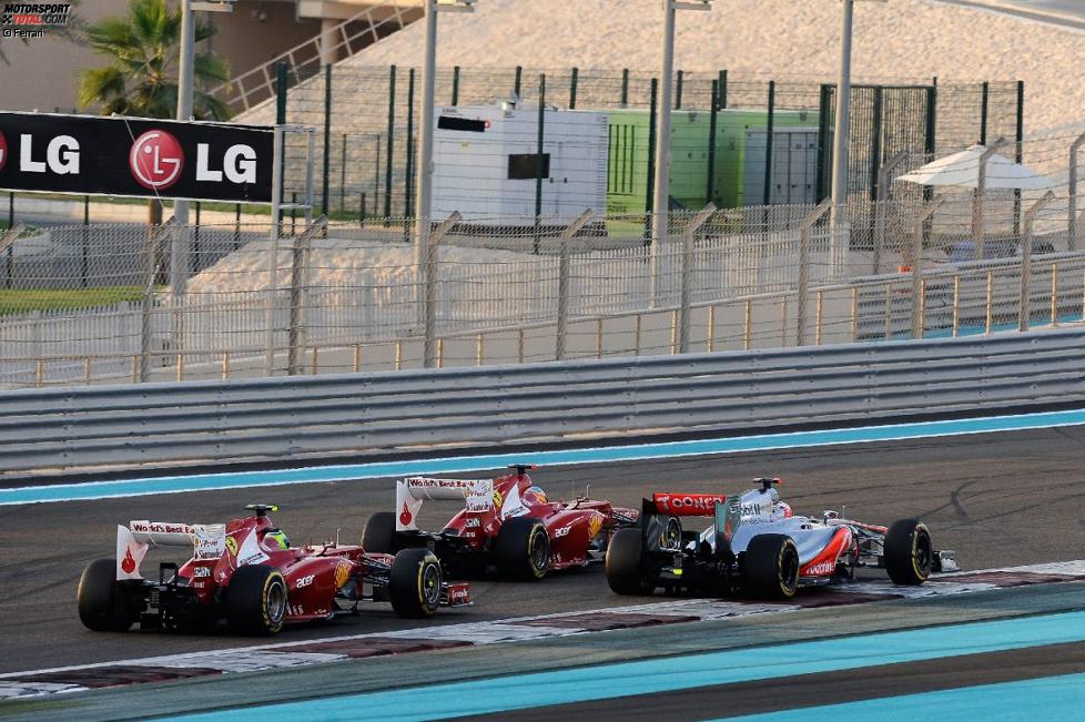 Fernando Alonso (Ferrari) vor Jenson Button (McLaren) und  Felipe Massa (Ferrari) 