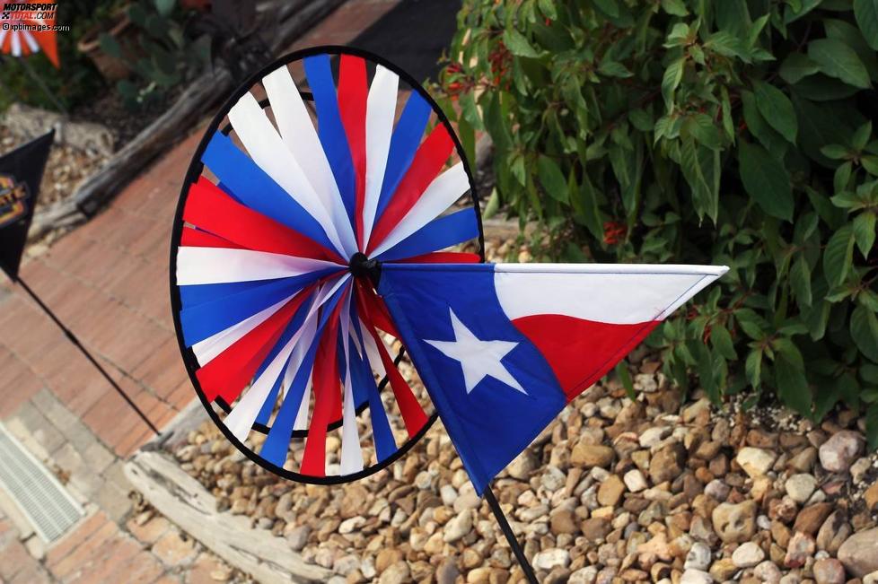 Ein Windrad in den texanischen Nationalfarben