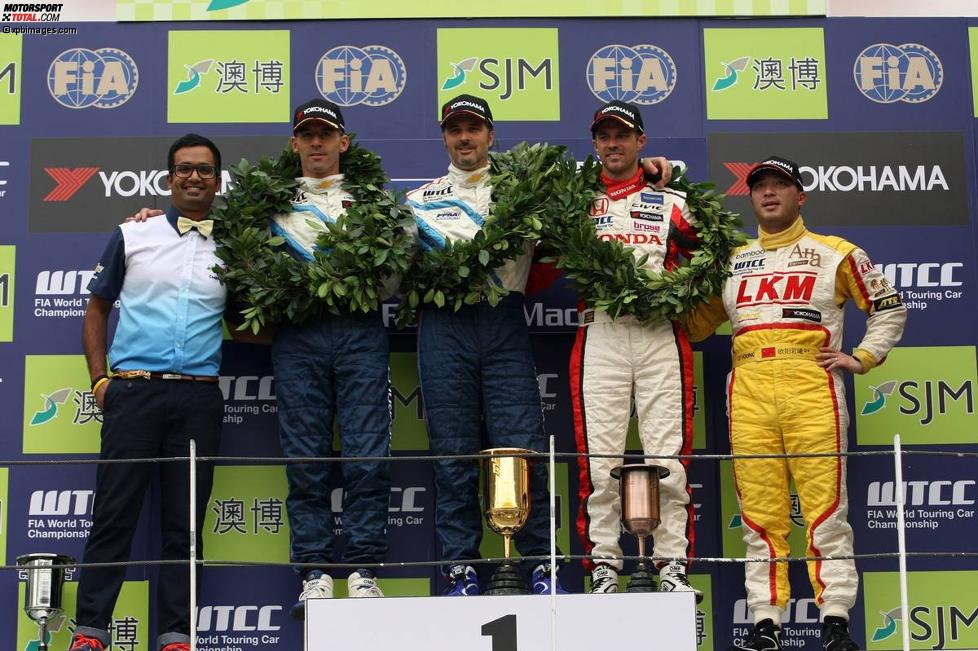 Alain Menu (Chevrolet), Yvan Muller (Chevrolet), Tiago Monteiro (Honda-JAS) und Darryl O'Young (Bamboo) 