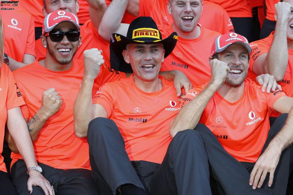 Lewis Hamilton (McLaren), Martin Whitmarsh (Teamchef, McLaren) und Jenson Button (McLaren) 