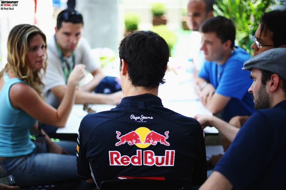 Journalisten beim Roundtable mit Mark Webber (Red Bull) 