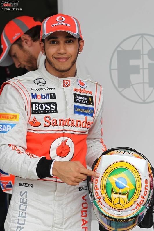 Lewis Hamilton (McLaren) mit seinem  Abschiedshelm für McLaren