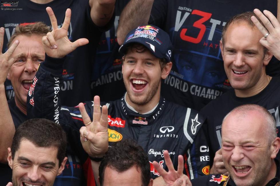 Sebastian Vettel (Red Bull), Adrian Newey (Technischer Direktor, Red Bull) und Christian Horner (Red-Bull-Teamchef) 