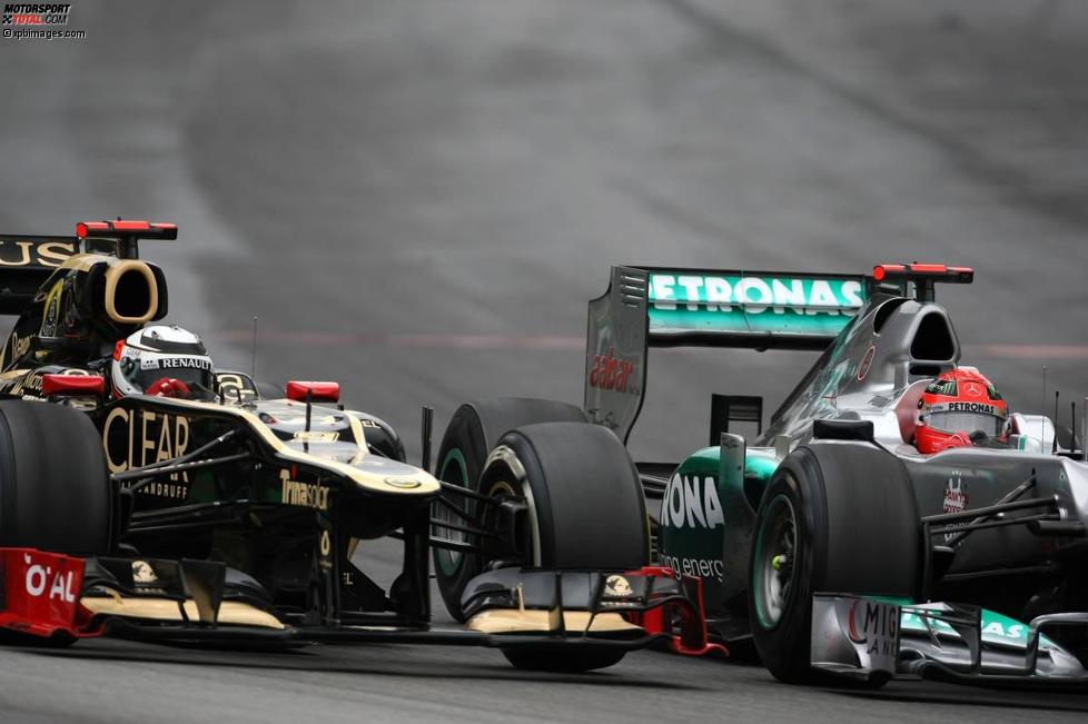 Kamui Kobayashi (Sauber) und Michael Schumacher (Mercedes) 