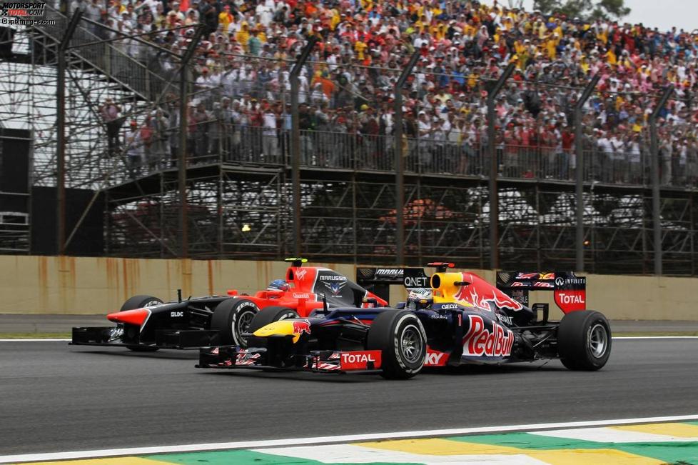 Sebastian Vettel (Red Bull) und Charles Pic (Marussia) 