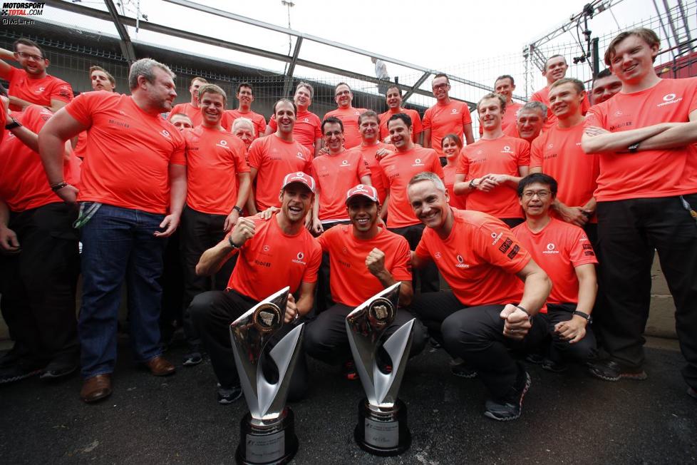 Jenson Button, Lewis Hamilton und Martin Whitmarsh (Teamchef, McLaren) 