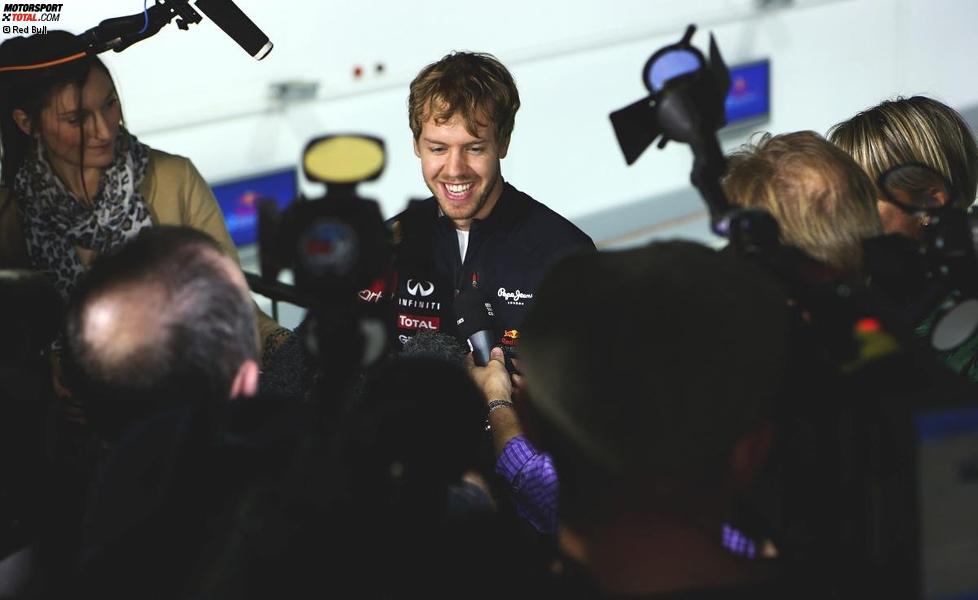 Sebastian Vettel stellt sich den Fragen der Medienvertreter