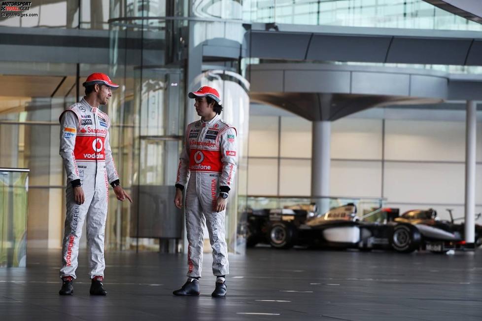 Jenson Button (McLaren) und Sergio Perez (McLaren) 