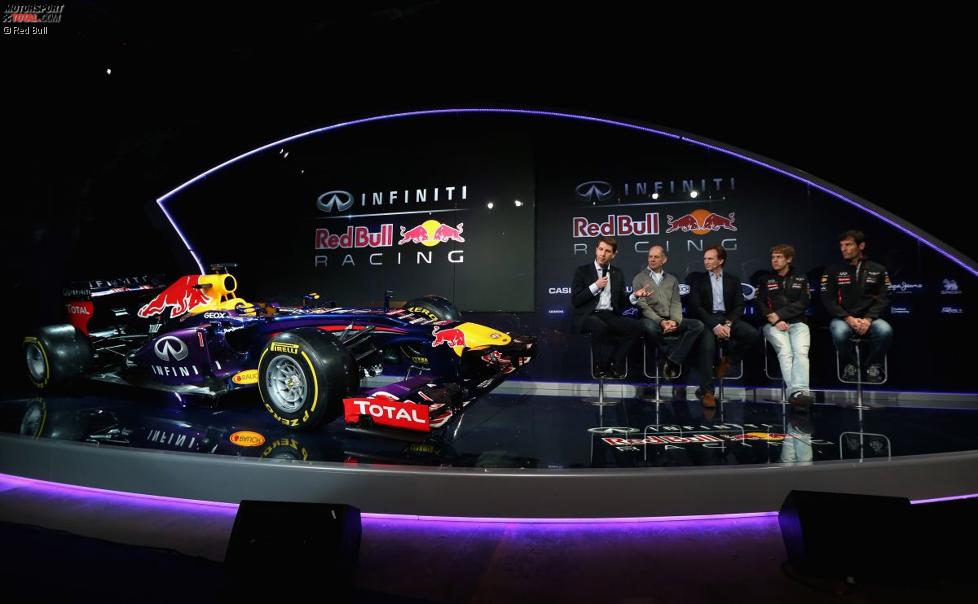 Adrian Newey, Christian Horner, Mark Webber (Red Bull) und Sebastian Vettel (Red Bull) 