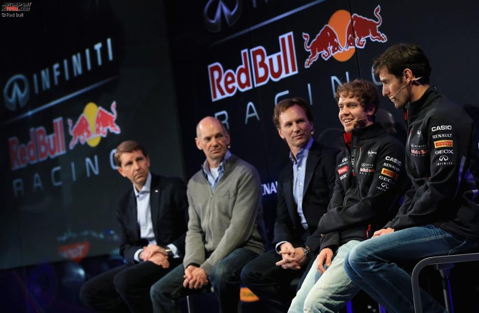 Adrian Newey, Christian Horner, Mark Webber (Red Bull) und Sebastian Vettel (Red Bull) 