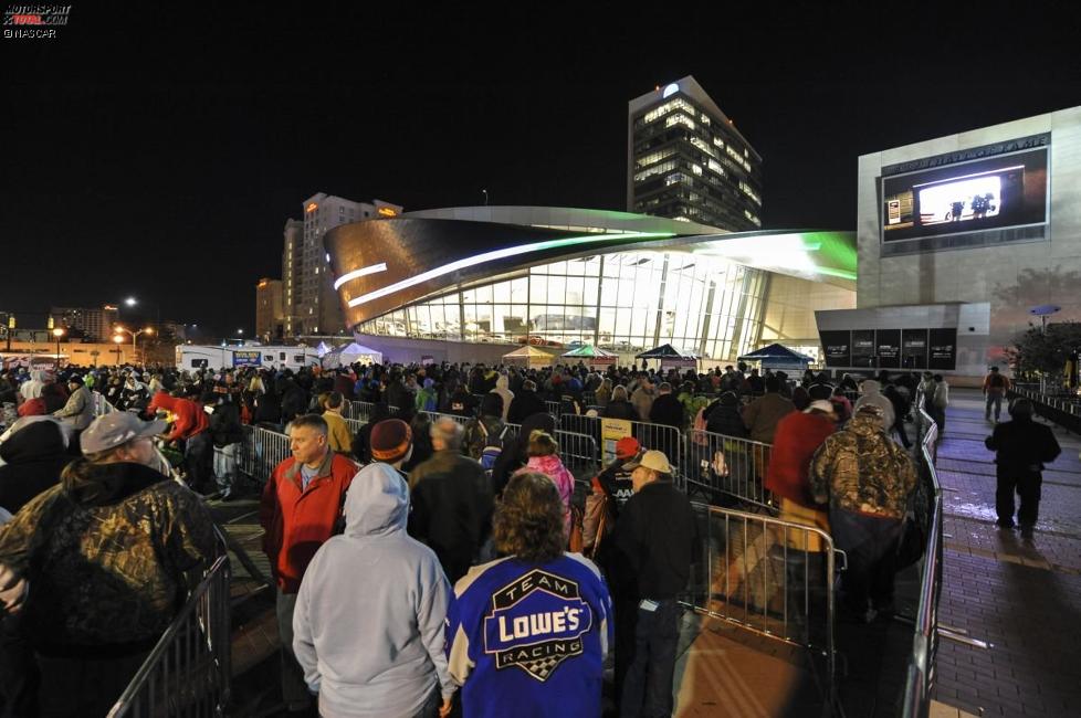Charlotte: Fans warten auf Einlaß