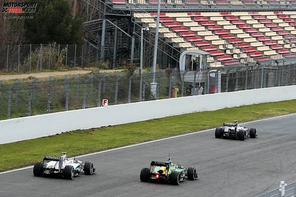 Esteban Gutierrez (Sauber), Charles Pic (Caterham) und Lewis Hamilton (Mercedes) 